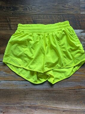 LULULEMON - Hotty Hot High Rise Shorts 4” - Sour Grape Lime Green Size 6